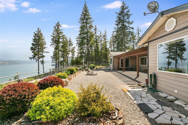 7221 Dunwaters Drive, Kelowna
