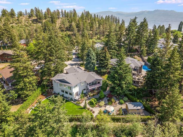 2058 Shannon Way, West Kelowna