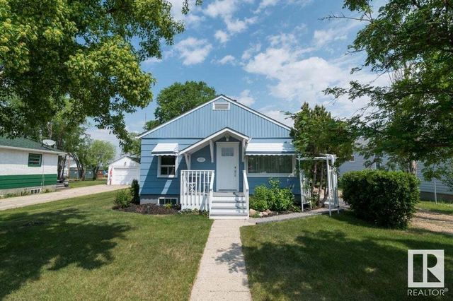 4820 51 Avenue, Holden