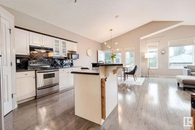 7314 Singer Way Nw, Edmonton
