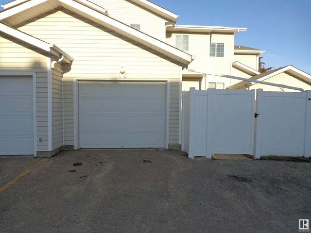 # 12 8203 160 Avenue Nw Nw, Edmonton