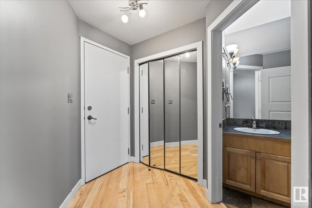 # 305 9336 Jasper Avenue Nw, Edmonton