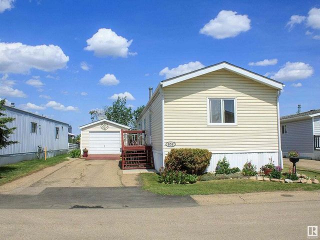 852 West Coast Bay Nw, Edmonton