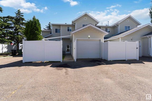 # 2 8203 160 Avenue Nw, Edmonton