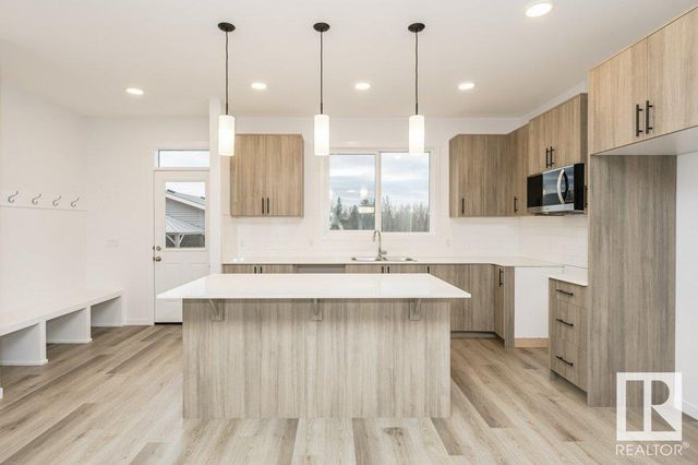 2431 Trumpeter Way Nw, Edmonton