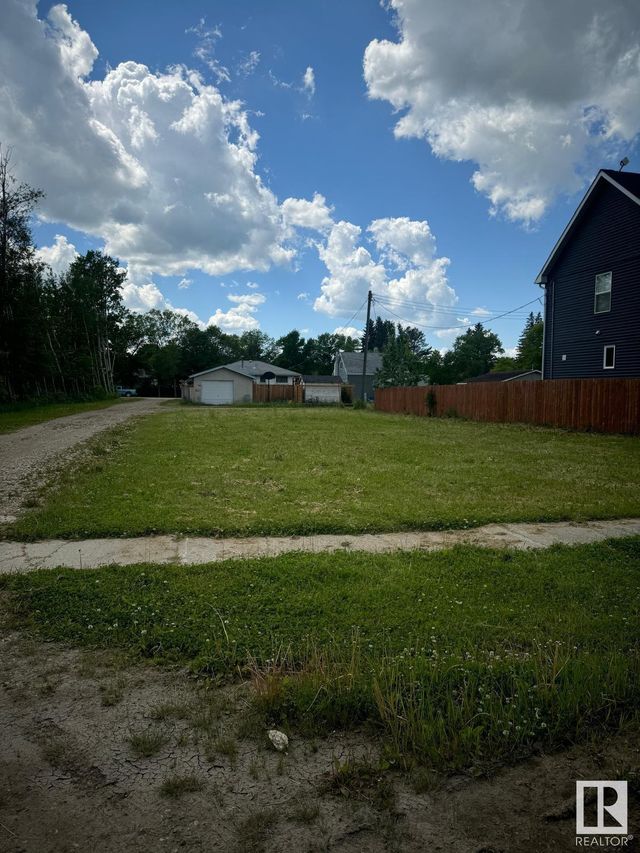 5124 51 Street, Warburg