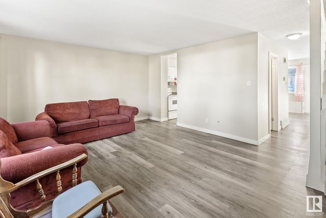505 Village On The Green Nw, Edmonton