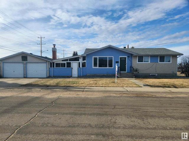 8207 135a Avenue Nw, Edmonton