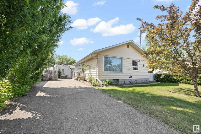 8911 136 Avenue Nw, Edmonton
