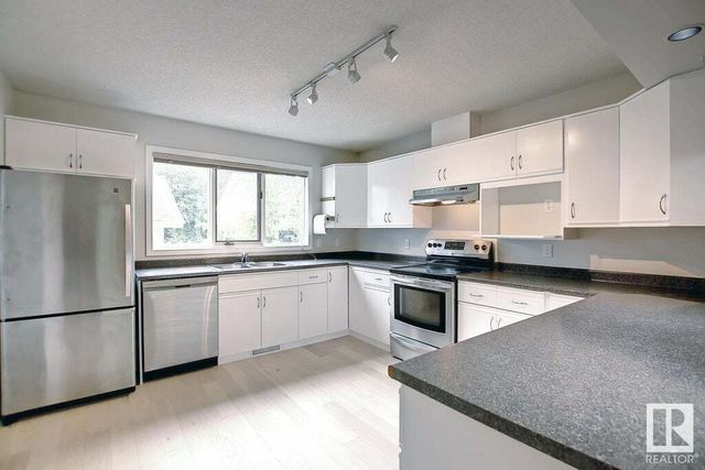 9305 98 Avenue Nw, Edmonton