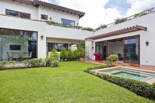 Monteran Timeless Luxury Estate, Curridabat