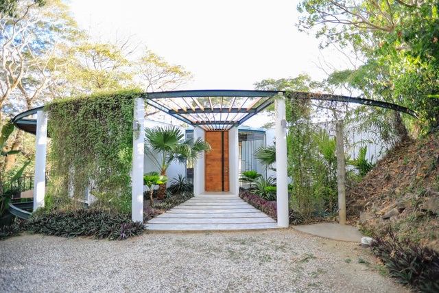 The Nest House, Santa Teresa