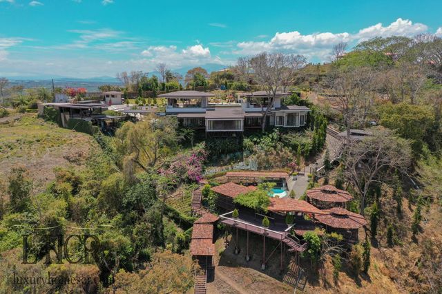 Atenas Luxury Italian Mansion, Atenas