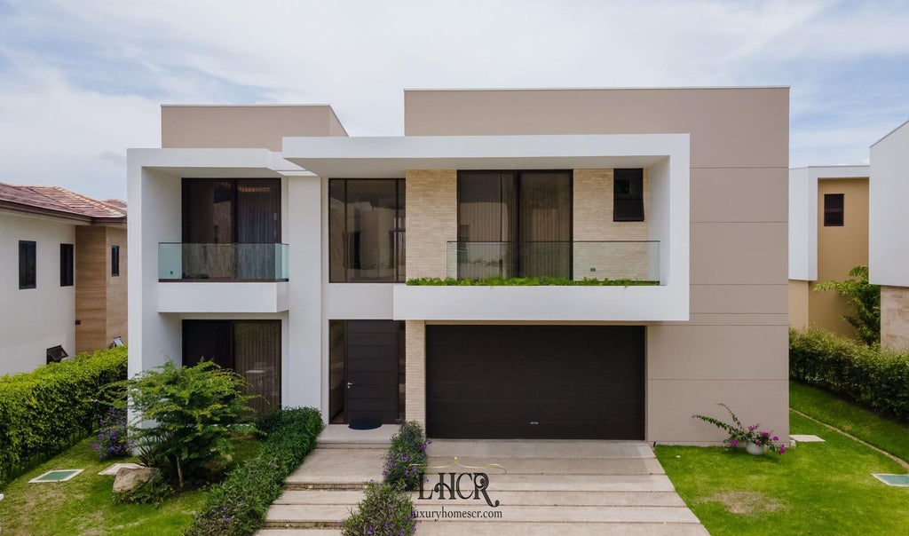 New Brand Home La Hacienda, Santa Ana