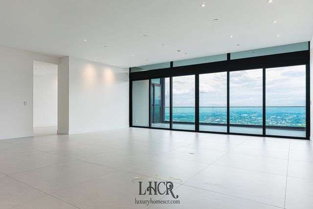 Contemporary Apartment With Amazing View, Santa Ana