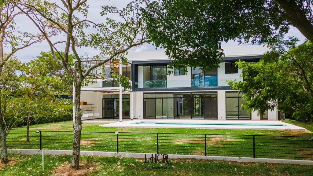 Contemporary House In Valle Del Sol Santa Ana, Santa Ana