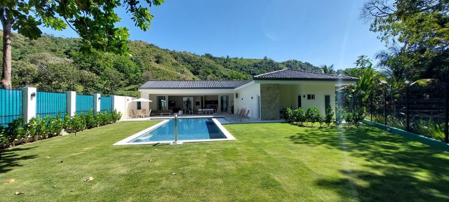 Beautiful New Beach House With Private Pool In Herradura, Los Sueños