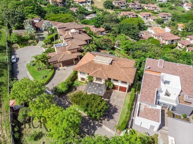 Beautiful House In Eco-residencial Villa Real, Santa Ana