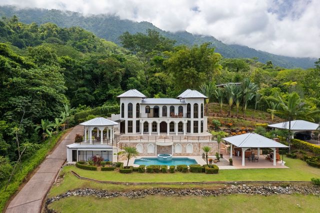 Luxury Home With Guest Bungalow, Ojochal