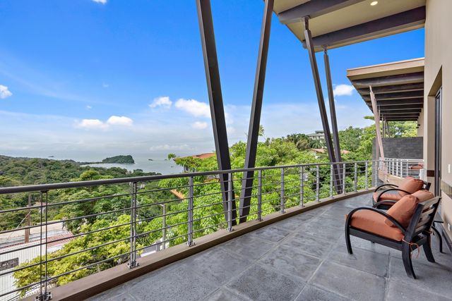 Balinese-inspired Penthouse Manuel Antonio, Manuel Antonio