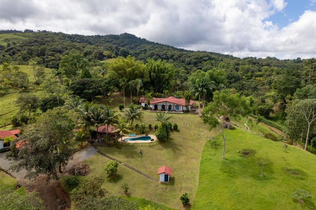 Five Bedroom Mountain Property, Perez Zeledon