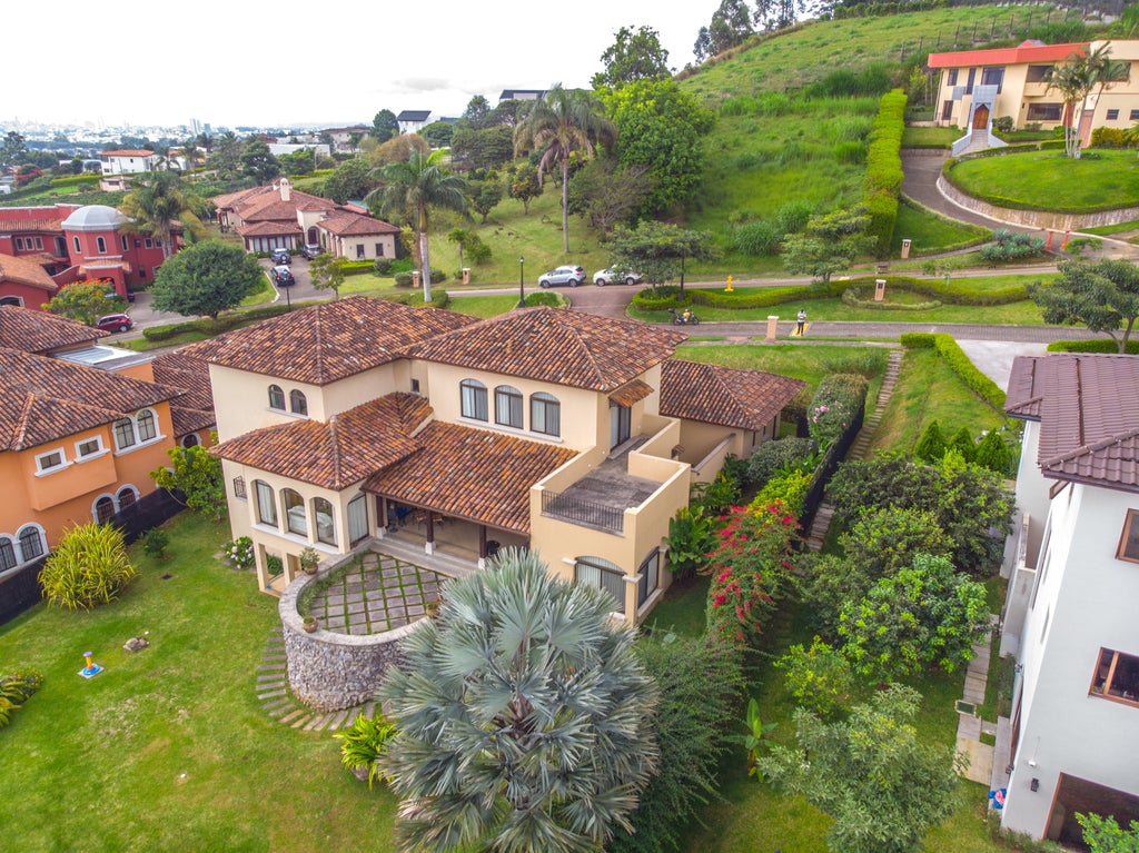 Incredible Home In Nice Gated Community Curridabat, Curridabat