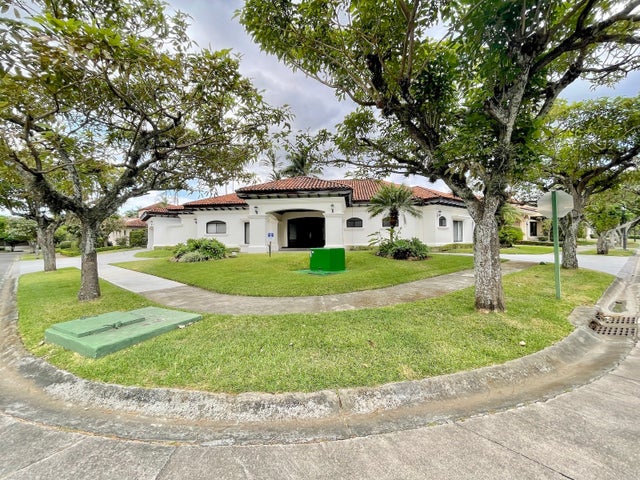 Bosques De Lindora Investment Corner Residence, Santa Ana