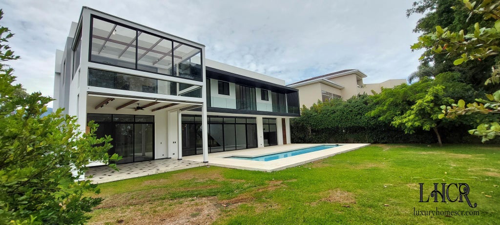 Contemporary House In Valle Del Sol Santa Ana, Santa Ana