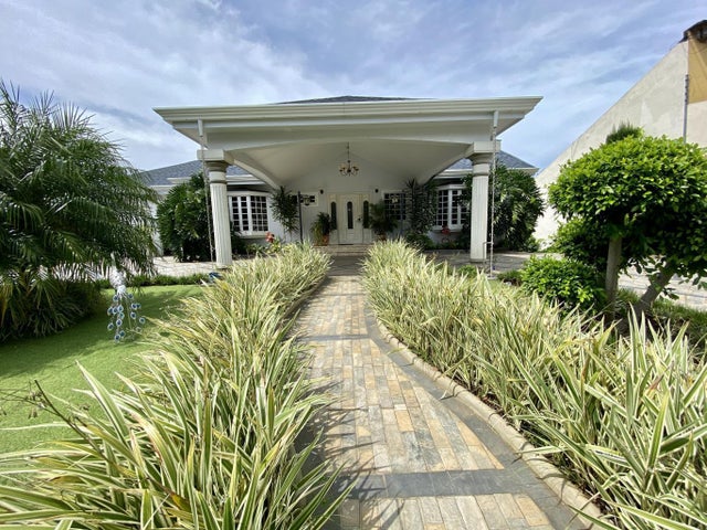 Great Cozy American Style Home Los Laureles, Escazu