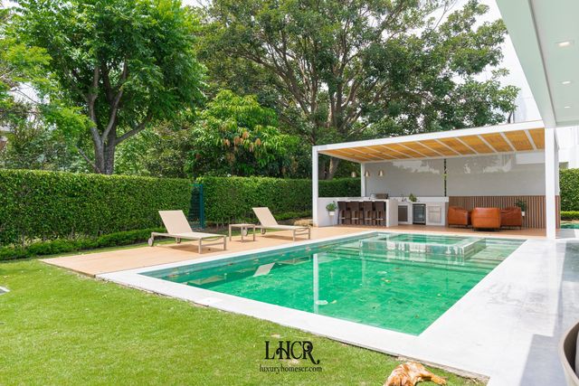 Gorgeous  One Level  California House, Santa Ana