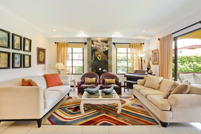 Hacienda Del Sol Mediterranean Residence, Santa Ana