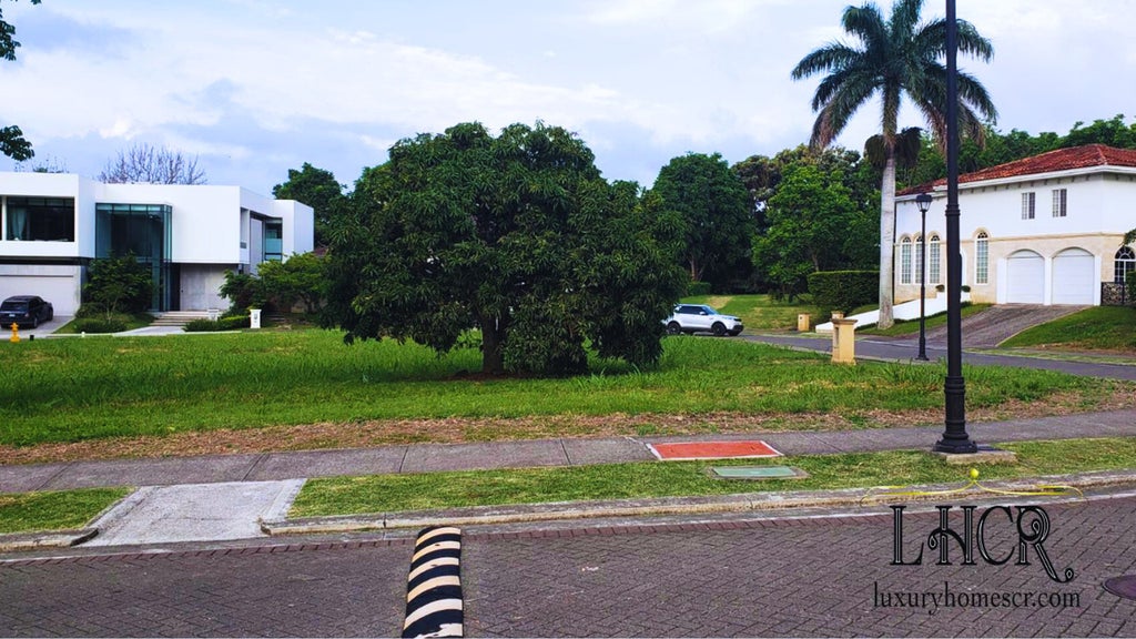 Spectacular Corner Lot. La Hacienda, Santa Ana