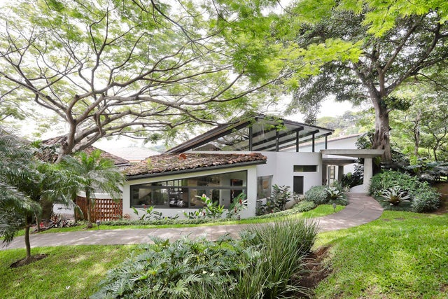 Villa Real Contemporary Private Estate, Santa Ana