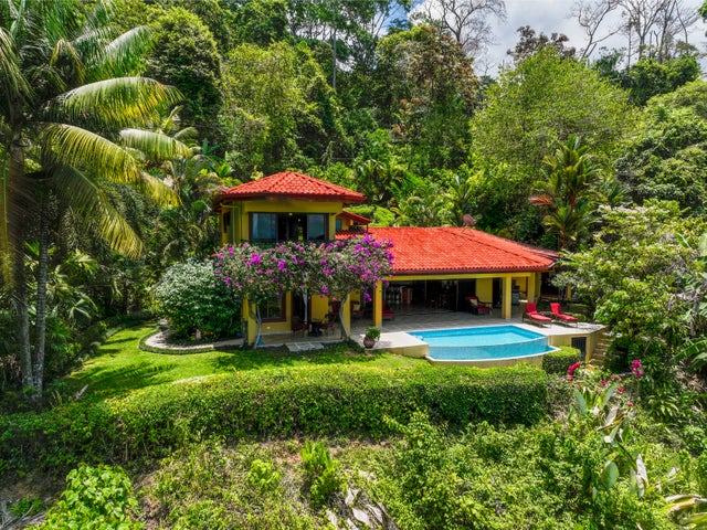 Elegant Villa With Ocean View, Dominical