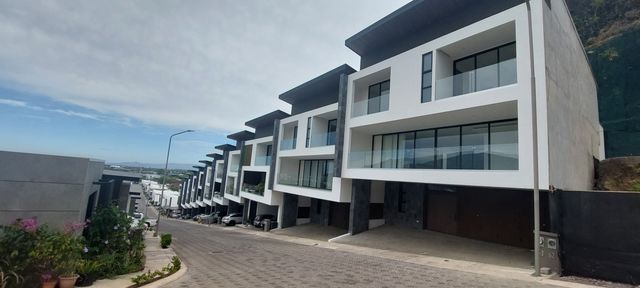 New & Modern Three-level House-for Rent, Santa Ana