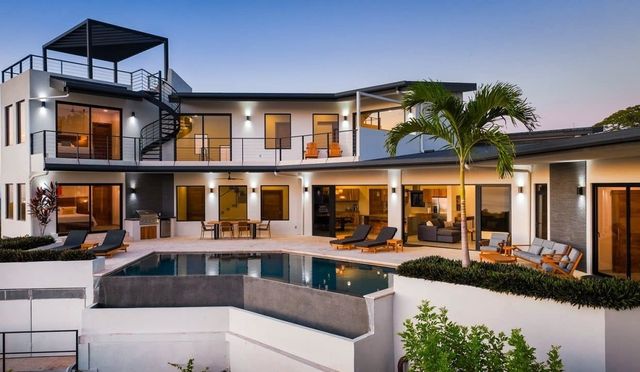 Stunning Home With Ocean View In Pacific Heights, Flamingo