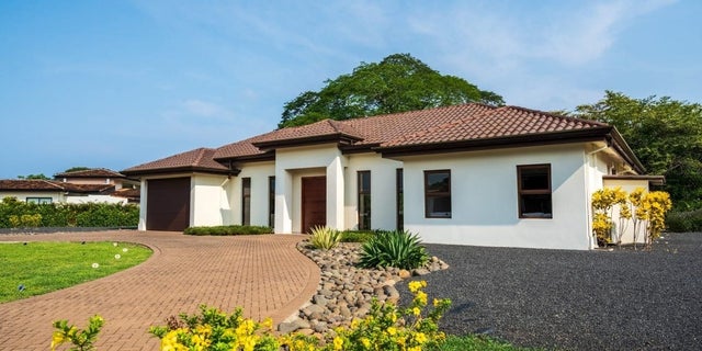 Exclusive Contemporary Residence, Hacienda Pinilla