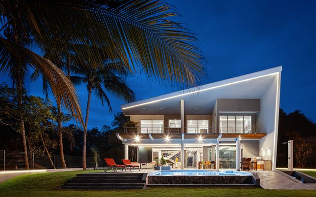 Beautiful New Contemporary Beachfront House, Jaco