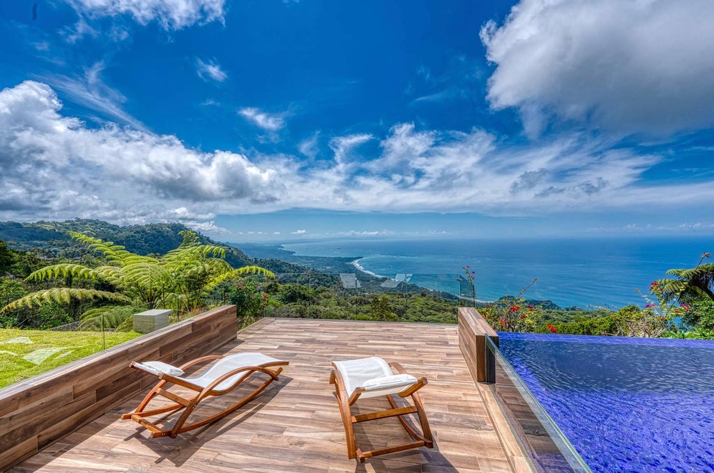 Majestic House With Stunning Views, Dominical