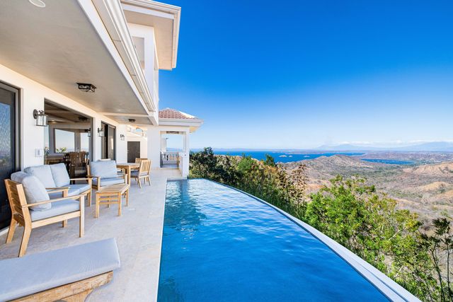 Beautiful Beach House With Ocean View And Private Pool, Santa Cruz