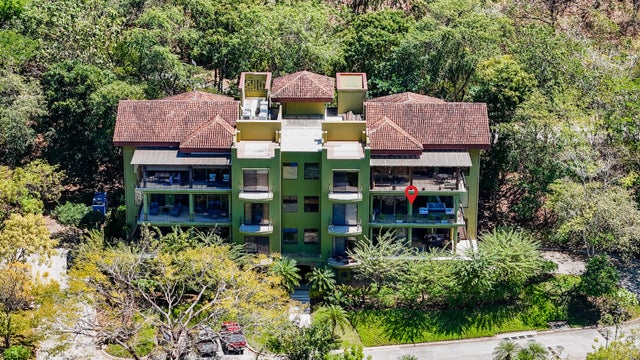 Luxurious Condo With Tropical Style, Flamingo