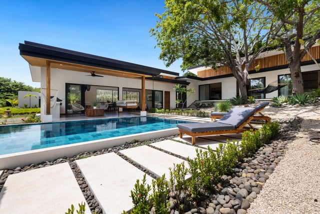 Luxurious Residence With Lake View, Tamarindo