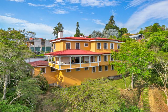 Colonial Style Home With A Big Land-tres Rios, Curridabat