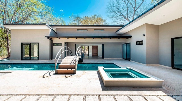 Casa Avalon, Flamingo