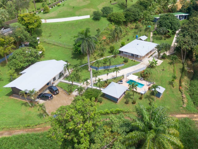 Three House Property With Pool, Manuel Antonio