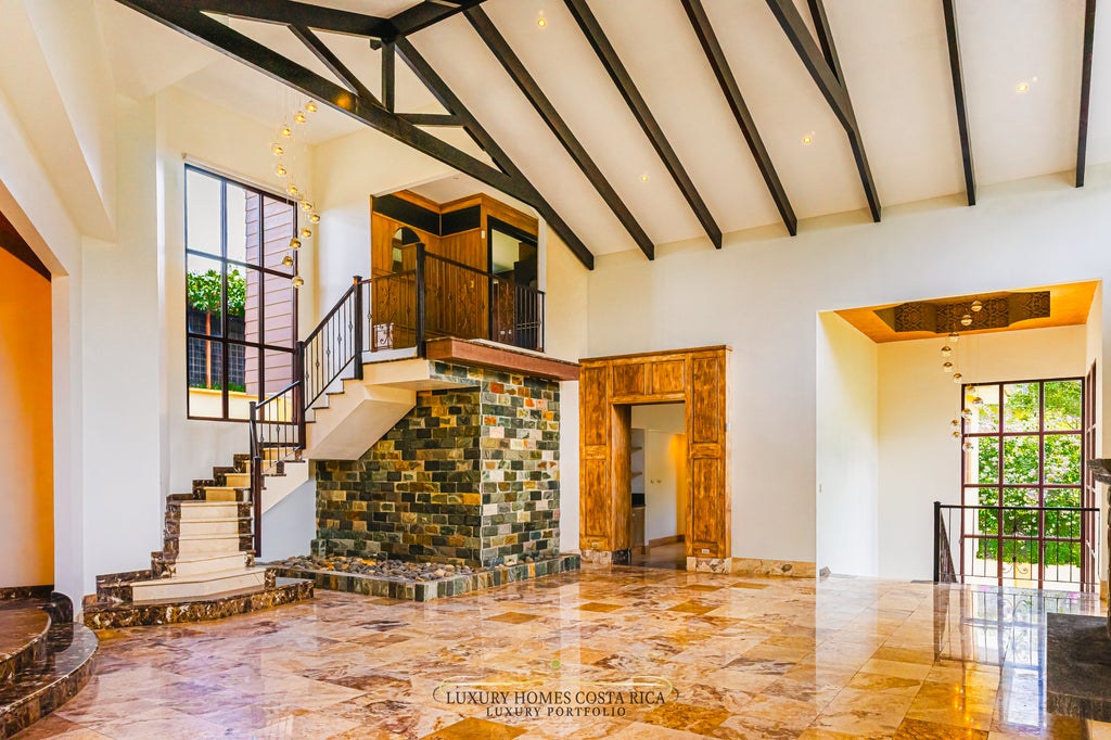 Modern House, Luxury Finishes, Spacious Garden, East Of San José., Curridabat