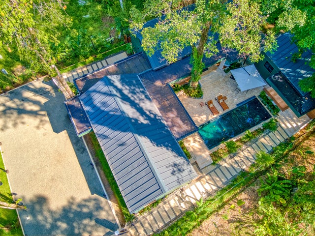 Contemporary One Level House On The Caribbean Sea, 