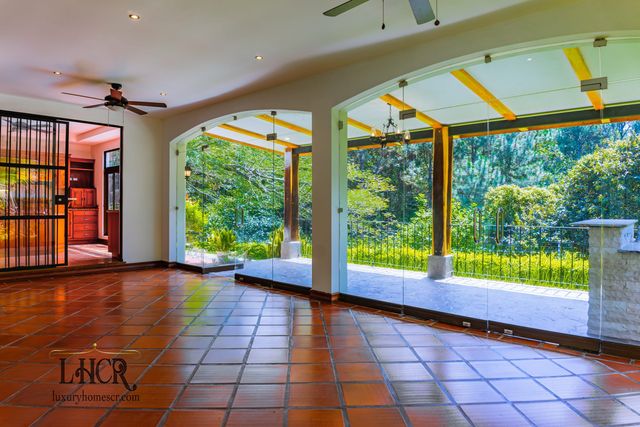 Beautiful House In Condominium With Large Garden-for Rent, Escazu