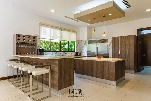 Contemporary One Level House, Santa Ana