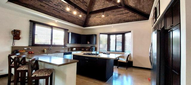 Beautiful Single-story House With Central Courtyard-for Rent, Santa Ana